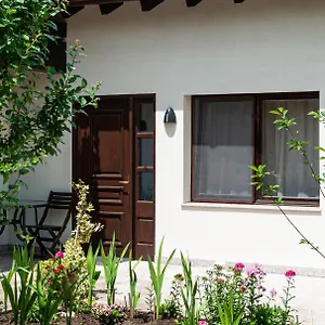  Apartment Tinamore